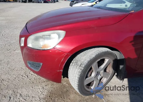 2012 Volvo S60 T5 z USA, uszkodzony, nr VIN YV1622FS0C2115225